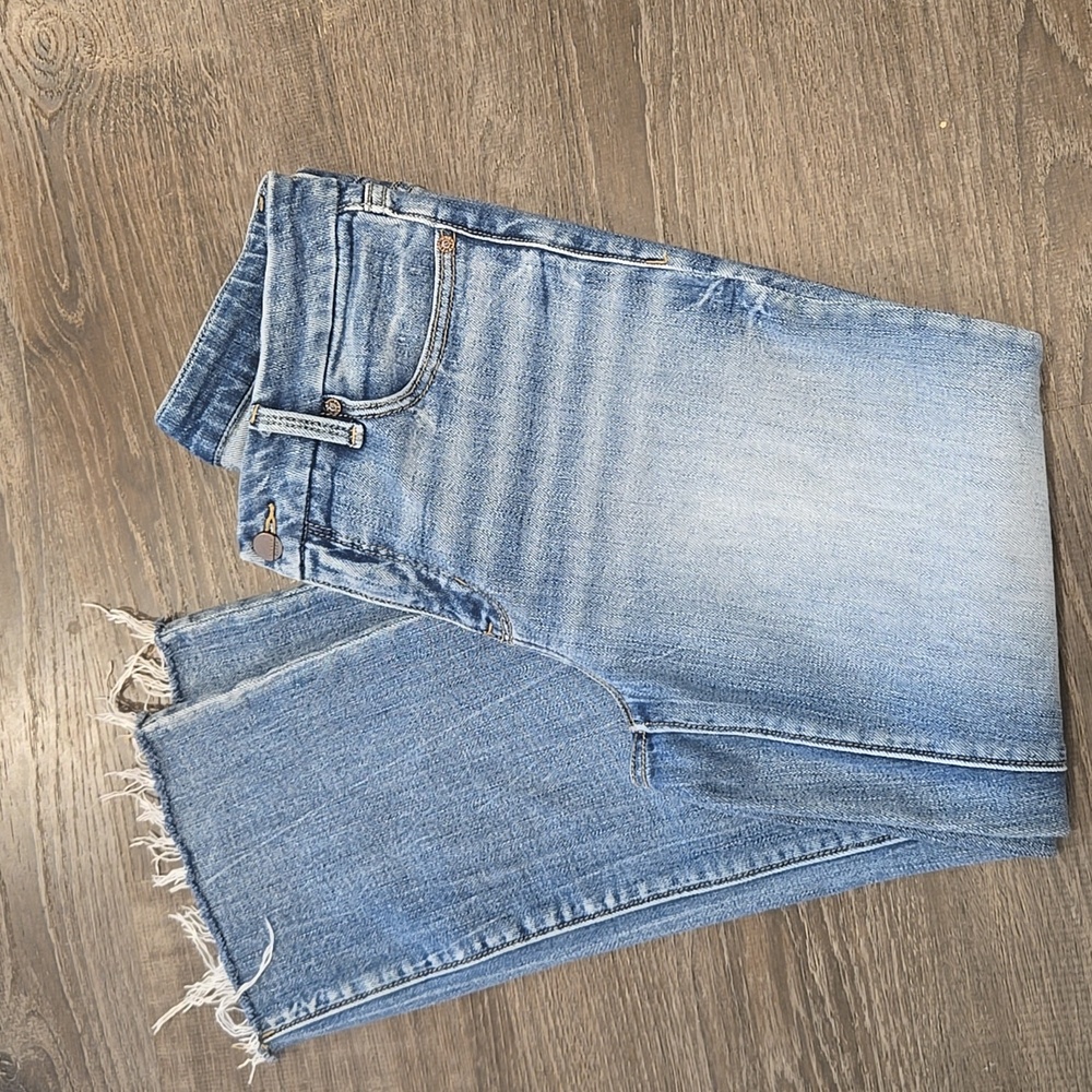 Buckle Light Blue Ankle Crop Jeans